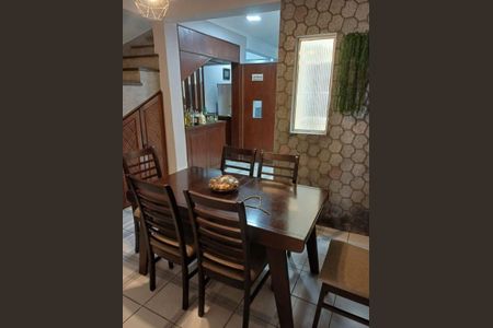 Casa à venda com 107m², 4 quartos e sem vaga