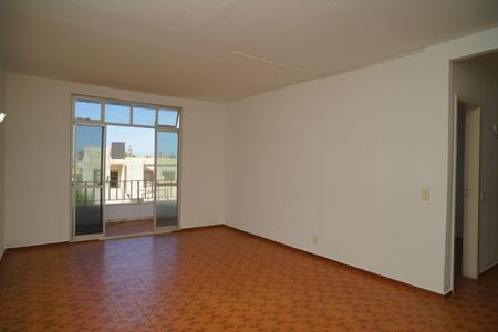 Sala de apartamento para alugar com 2 quartos, 109m² em Zacarias, Maricá