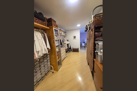 Apartamento à venda com 198m², 3 quartos e 3 vagas Apartamento à venda com 198m², 3 quartos e 3 vagasCloset