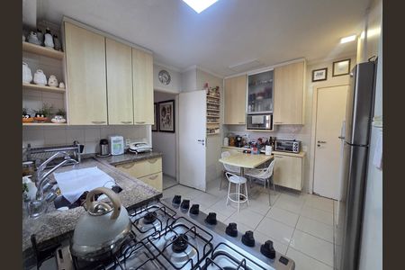 Apartamento à venda com 198m², 3 quartos e 3 vagas Apartamento à venda com 198m², 3 quartos e 3 vagasCozinha