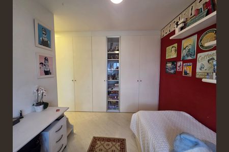 Apartamento à venda com 198m², 3 quartos e 3 vagas Apartamento à venda com 198m², 3 quartos e 3 vagasQuarto