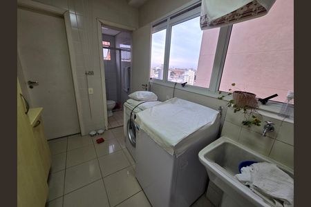 Apartamento à venda com 198m², 3 quartos e 3 vagas Apartamento à venda com 198m², 3 quartos e 3 vagasÁrea de serviço