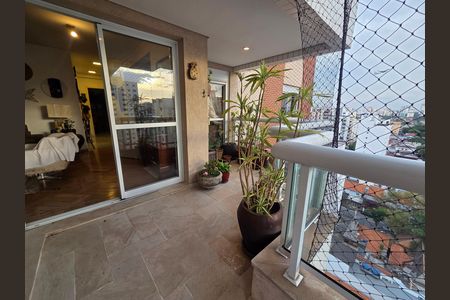 Apartamento à venda com 198m², 3 quartos e 3 vagas Apartamento à venda com 198m², 3 quartos e 3 vagasVaranda