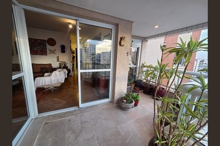 Apartamento à venda com 198m², 3 quartos e 3 vagas Apartamento à venda com 198m², 3 quartos e 3 vagasVaranda