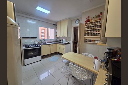 Apartamento à venda com 198m², 3 quartos e 3 vagas Apartamento à venda com 198m², 3 quartos e 3 vagasCozinha
