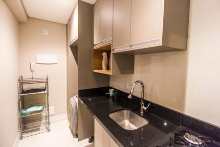 Cozinha de apartamento à venda com 2 quartos, 70m² em Empresarial 18 do Forte, Barueri