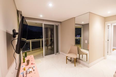 Sala  de apartamento à venda com 2 quartos, 70m² em Empresarial 18 do Forte, Barueri