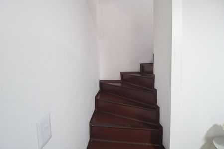 Casa à venda com 110m², 3 quartos e 1 vagaEscada
