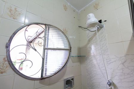 Banheiro de casa para alugar com 1 quarto, 40m² em Vila Paranagua, São Paulo