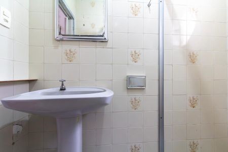 Banheiro de casa para alugar com 1 quarto, 40m² em Vila Paranagua, São Paulo