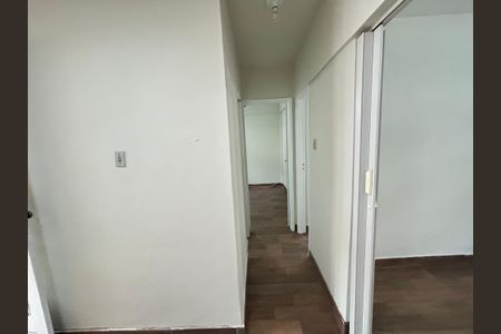 Corredor de apartamento para alugar com 2 quartos, 70m² em Marechal Hermes, Rio de Janeiro