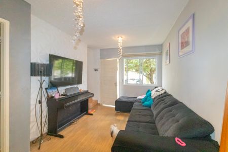 Sala de casa de condomínio à venda com 2 quartos, 60m² em Igara, Canoas