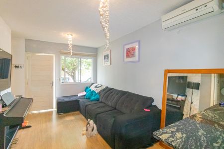 Sala de casa de condomínio à venda com 2 quartos, 60m² em Igara, Canoas