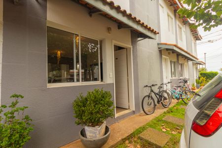 Casa de condomínio à venda com 60m², 2 quartos e 1 vaga Casa de condomínio à venda com 60m², 2 quartos e 1 vagaFachada