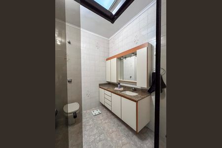 Casa para alugar com 117m², 4 quartos e 2 vagas Casa para alugar com 117m², 4 quartos e 2 vagasBanheiro