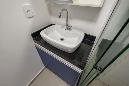 Banheiro de kitnet/studio para alugar com 1 quarto, 26m² em Pinheiros, São Paulo
