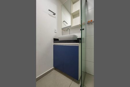 Banheiro de kitnet/studio para alugar com 1 quarto, 26m² em Pinheiros, São Paulo