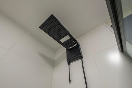 Banheiro de kitnet/studio para alugar com 1 quarto, 26m² em Pinheiros, São Paulo