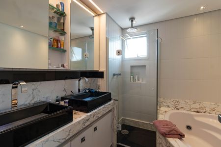 Apartamento à venda com 330m², 3 quartos e 4 vagasBanheiro da Suíte 3