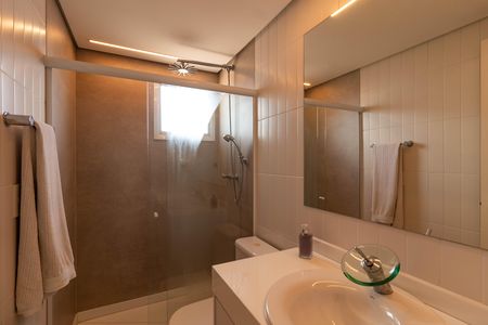 Apartamento à venda com 330m², 3 quartos e 4 vagasBanheiro da Suíte 2