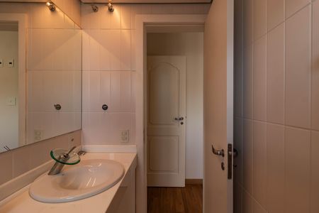 Apartamento à venda com 330m², 3 quartos e 4 vagasBanheiro da Suíte 2
