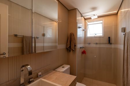 Apartamento à venda com 330m², 3 quartos e 4 vagasBanheiro da Suíte 1