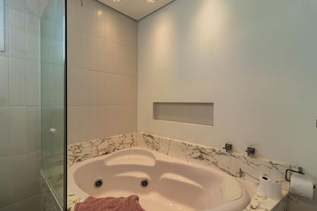 Apartamento à venda com 330m², 3 quartos e 4 vagasBanheiro da Suíte 3