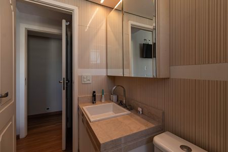 Apartamento à venda com 330m², 3 quartos e 4 vagasBanheiro da Suíte 1