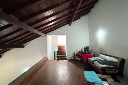 Casa à venda com 314m², 3 quartos e 6 vagas Casa à venda com 314m², 3 quartos e 6 vagasEscritório