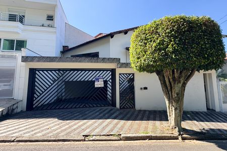 Casa à venda com 314m², 3 quartos e 6 vagas Casa à venda com 314m², 3 quartos e 6 vagasFachada