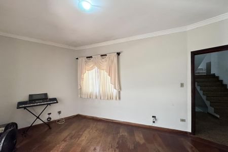 Casa à venda com 314m², 3 quartos e 6 vagas Casa à venda com 314m², 3 quartos e 6 vagasSala de TV