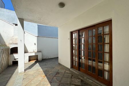 Casa à venda com 314m², 3 quartos e 6 vagas Casa à venda com 314m², 3 quartos e 6 vagasÁrea - Churrasqueira