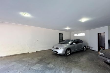 Casa à venda com 314m², 3 quartos e 6 vagas Casa à venda com 314m², 3 quartos e 6 vagasGaragem