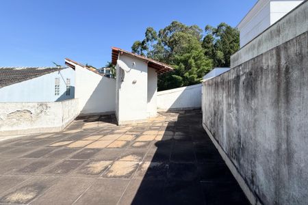 Casa à venda com 314m², 3 quartos e 6 vagas Casa à venda com 314m², 3 quartos e 6 vagasSacada