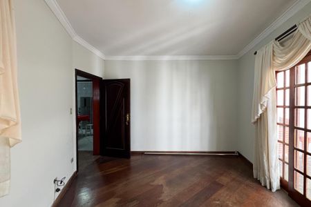 Casa à venda com 314m², 3 quartos e 6 vagas Casa à venda com 314m², 3 quartos e 6 vagasSala de TV