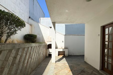 Casa à venda com 314m², 3 quartos e 6 vagas Casa à venda com 314m², 3 quartos e 6 vagasÁrea - Churrasqueira