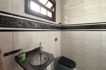 Casa à venda com 314m², 3 quartos e 6 vagas Casa à venda com 314m², 3 quartos e 6 vagasLavabo