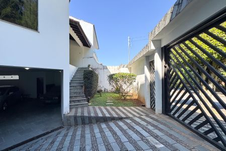 Casa à venda com 314m², 3 quartos e 6 vagas Casa à venda com 314m², 3 quartos e 6 vagasGaragem