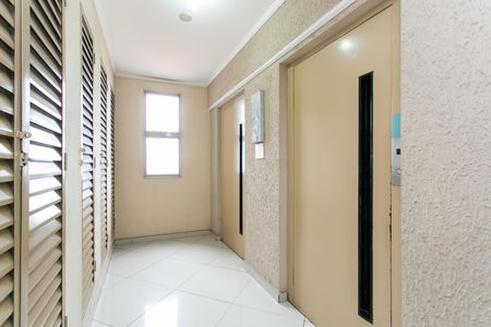 Apartamento para alugar com 100m², 2 quartos e 1 vaga Apartamento para alugar com 100m², 2 quartos e 1 vagaHall / Elevador