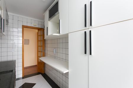 Apartamento para alugar com 100m², 2 quartos e 1 vaga Apartamento para alugar com 100m², 2 quartos e 1 vagaCozinha - Armários
