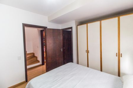 Casa de condomínio à venda com 426m², 5 quartos e 4 vagas Casa de condomínio à venda com 426m², 5 quartos e 4 vagasSuíte 2