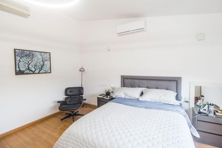 Casa de condomínio à venda com 426m², 5 quartos e 4 vagas Casa de condomínio à venda com 426m², 5 quartos e 4 vagasSuíte master