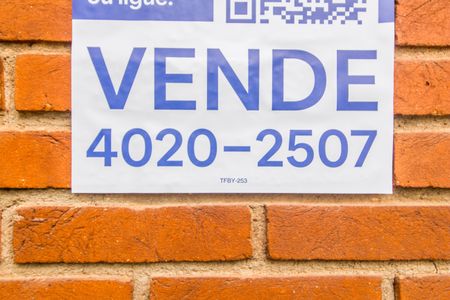 Casa de condomínio à venda com 426m², 5 quartos e 4 vagas Casa de condomínio à venda com 426m², 5 quartos e 4 vagasVista da Rua