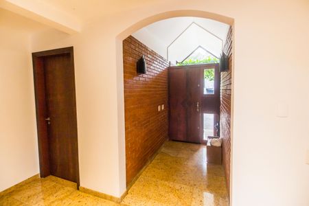 Casa de condomínio à venda com 426m², 5 quartos e 4 vagas Casa de condomínio à venda com 426m², 5 quartos e 4 vagasHall de entrada
