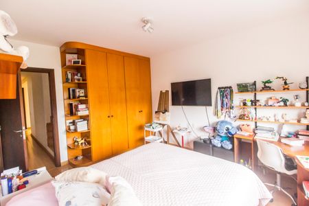 Casa de condomínio à venda com 426m², 5 quartos e 4 vagas Casa de condomínio à venda com 426m², 5 quartos e 4 vagasSuíte 1