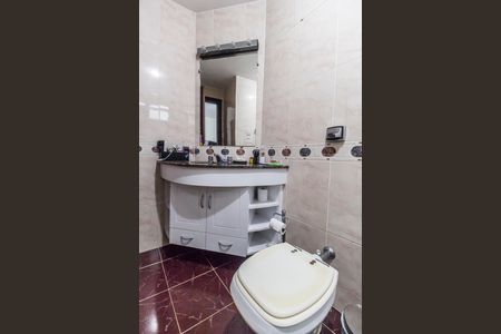 Casa de condomínio à venda com 426m², 5 quartos e 4 vagas Casa de condomínio à venda com 426m², 5 quartos e 4 vagasBanheiro da Suíte