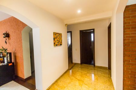 Casa de condomínio à venda com 426m², 5 quartos e 4 vagas Casa de condomínio à venda com 426m², 5 quartos e 4 vagasHall de entrada