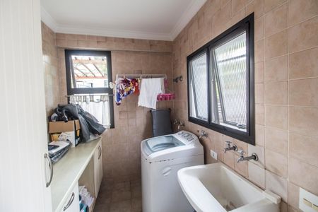 Casa de condomínio à venda com 426m², 5 quartos e 4 vagas Casa de condomínio à venda com 426m², 5 quartos e 4 vagasÁrea de Serviço