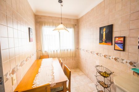 Casa de condomínio à venda com 426m², 5 quartos e 4 vagas Casa de condomínio à venda com 426m², 5 quartos e 4 vagasCozinha