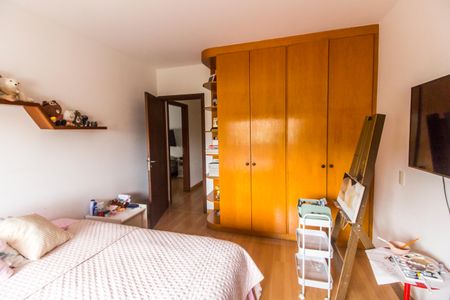 Casa de condomínio à venda com 426m², 5 quartos e 4 vagas Casa de condomínio à venda com 426m², 5 quartos e 4 vagasSuíte 1